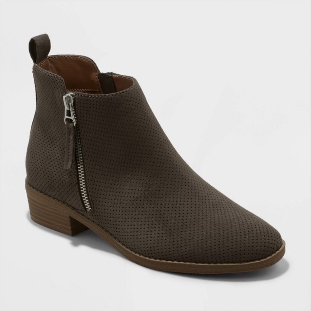 Universal thread size 8 Bootie